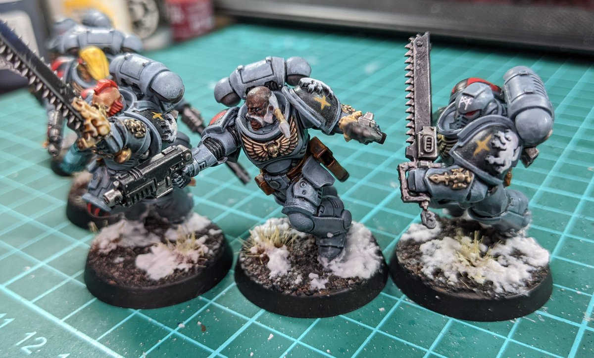 LookingForGeeks's tweet image. Done! May do a few touch ups, but happy with them. #warhammer #40k #warhammer40k #miniatures #miniaturepainting #killteam #hobbystreak #spacewolves