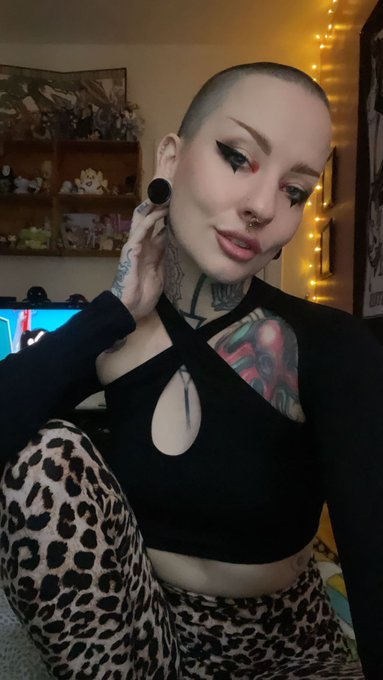 You want to drain your wallet&hellip; your money is safer with me.     Femdomme Findom Dominatrix https://t<a href="/tag/mvsales"class="tags"><span>#mvsales</span></a>