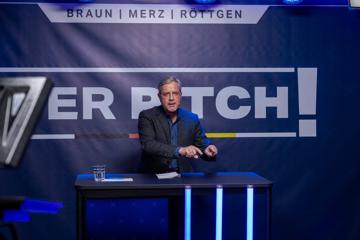 JU_Wolfsburg's tweet photo. RT: @Junge_Union / „Es geht um die Zukunft der @CDU als Volkspartei. Status Quo reicht nicht. Nostalgie ist keine Option. Es geht nur nach vorne.“ @norbert_roettgen beim #JUPitch https://t.co/6t1wLbL053
