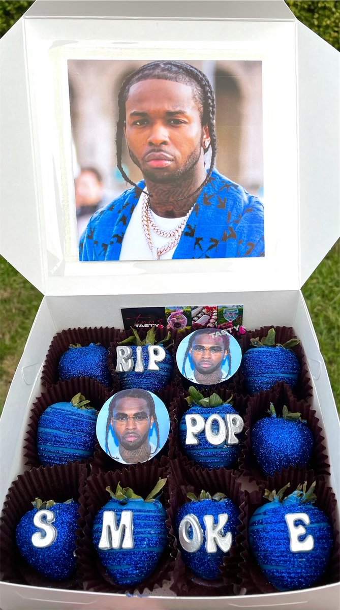 TinysTastyTreat's tweet photo. RIP TO POP SMOKE 💙🕊Box for @_QueeeenT_ . 

Box details: 12 ct Royal blue bling berries &amp; bling drizzle berries with silver letters &amp; images. 

Order now https://t.co/hat0m4eeh2

#tinystastytreats https://t.co/OtQHzYP60Y