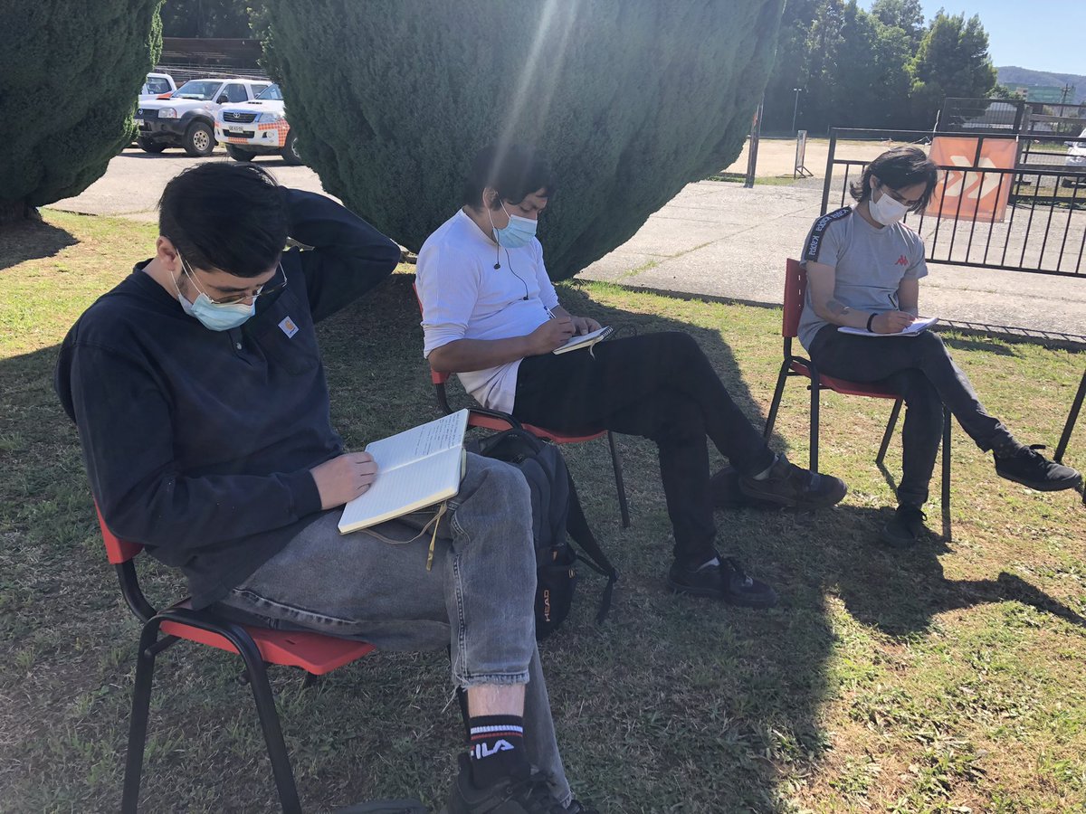 ValdiConstituye's tweet photo. AHORA Estamos en el COLISEO realizando el Encuentro Ciudadano Deporte y Recreación/ Salud Mental y Buen Vivir 🙌 Si andas por acá cerca, súmate! Queremos saber tu opinión y generar propuestas sobre estos temas para la #NuevaConstitucion ✊ @munivaldivia @Carla_Amtmann #ValdiviaCl https://t.co/hNKqIlp61o