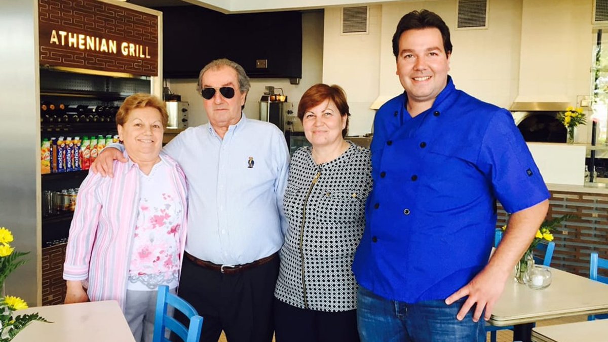 Aramark's tweet image. Did you know that Aramark supports local businesses through our Local Restaurant Row program?  Read more: bddy.me/3I0Zhcc #MakingOurMarkBlog #SmallBusinessDay