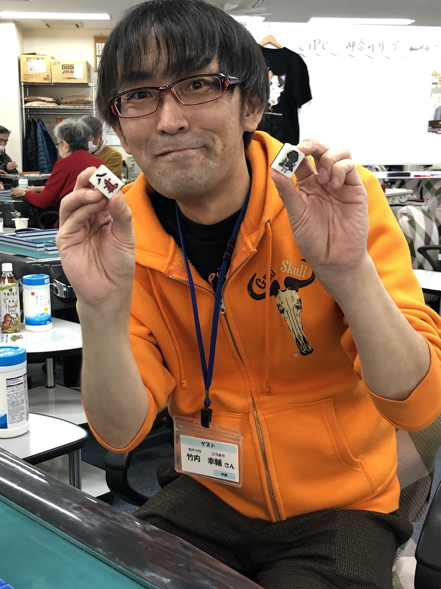 進撃の魔人 Takeutikousuke 麻雀を愛する著名人 竹内幸輔さん 声優 元お笑い芸人 あばれヌンチャク 相方は桜塚やっくん テニスの王子様 天根ヒカル役 他人気アニメに出演 麻雀 対局番組での実況多数 好きな役は立直 鳴いて仕掛けるのも好き