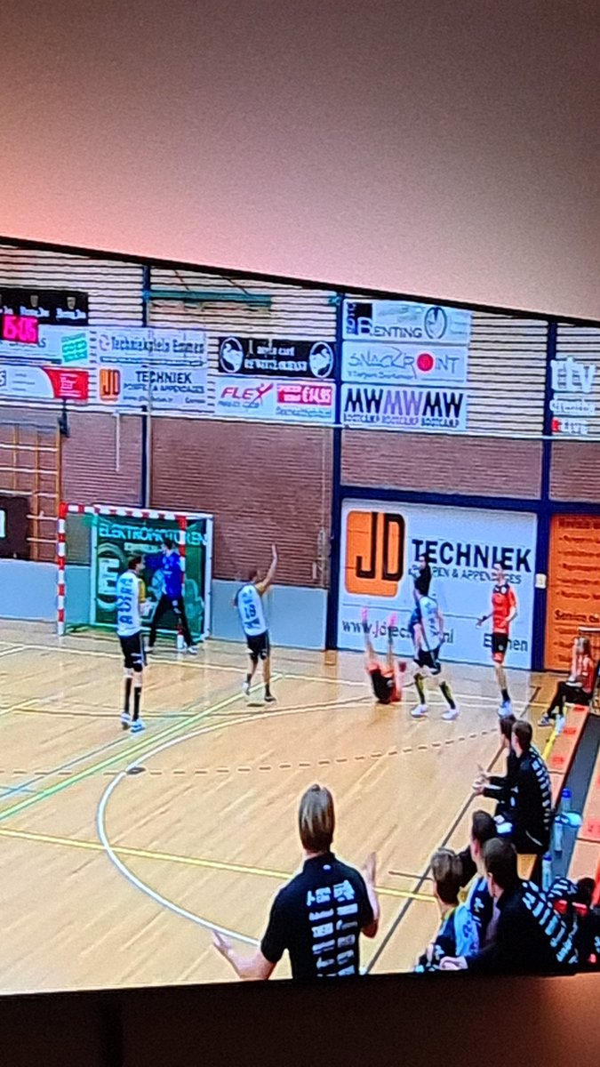 Mooie pot tot zover <a href="/hvhurryup/">JD TECHNIEK HURRY-UP</a> @KEMBIT_LIONS <a href="/BENE_League_H/">BENE-League Handball</a>  <a href="/stijnsteenhuis/">Stijn Steenhuis</a>