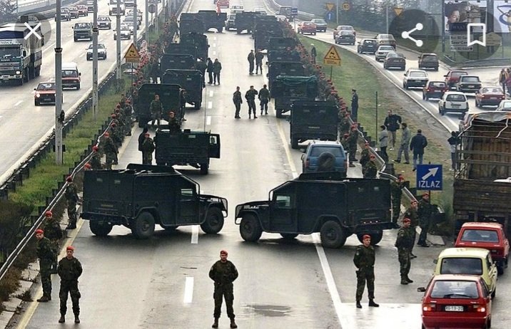 MilanVeruovic1's tweet photo. Njih 2001 niste bacali preko ograde ili ste specijalizovani samo za žene ? https://t.co/GfXZoQU5Cw