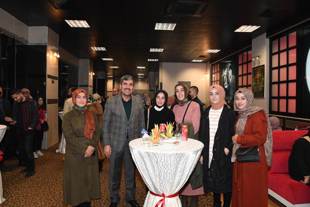 Feyat_ASYA's tweet photo. Altyapı ve üstyapı hizmetleriyle çehresini değiştirdiğimiz Muşumuzda sosyal, kültürel ve sanatsal etkinlikler icra etmenin mutluluğunu yaşıyoruz.
Bu akşam hemşehrimiz @hasansoylemez’in ciddi emeklerle hazırladığı +++ https://t.co/eQTosc23k4