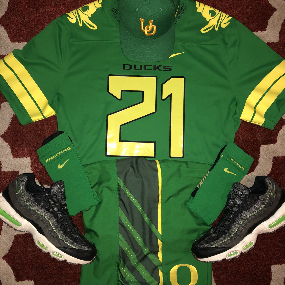 ConradicalOne's tweet photo. @siracchapman @georgewrighster @SportsChat503 @Mattyford01Ford @stromio1 @BigBoi @DuckJuiceDixon @badgordie1 @DatGreenblatt @JonahNHenderson Year it’s all green everything for me and the new AirMax95s #weargreen #goducks #BeaverHunt
https://t.co/wlbLCbld1K https://t.co/72AZ2l40R2