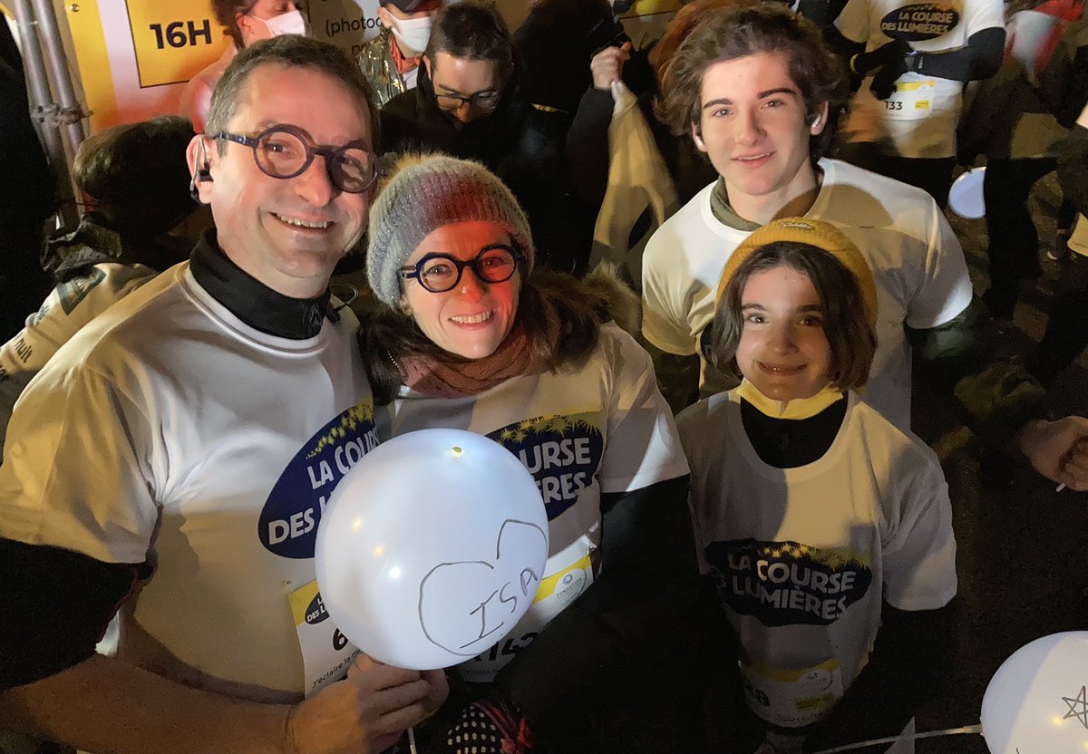 isaperarnau's tweet photo. 10kms tonight at the race of lights. As a family we lit up the night against cancer.@ToulouseCancer. https://t.co/QJBy5VST5S