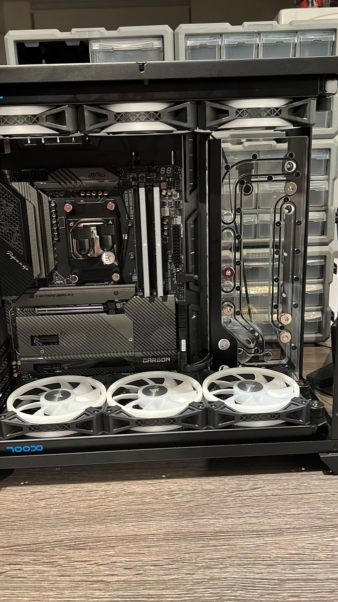 Getting there! Van de week beginnen aan de eerste bends voor deze build. Ook de 3090 moet nog omgebouwd worden met een waterblok.