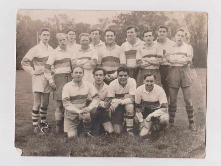 RFCMerthyr's tweet image. #HelpRequired

#Athletic 1956-57

Back Row L-R
Billy Owen, Roy Holder, Harry Thomas, Ben Rees, Syd Hill, Bryn Powell, Cyril Jones, John Backthought, Cliff Bevan &amp;amp; Derek Flye

Front Row L-R
Gilbert Adam, ??, Cliff Waters &amp;amp; John Bryant

Still missing one name?

#TeamIronmen🖤💚💛