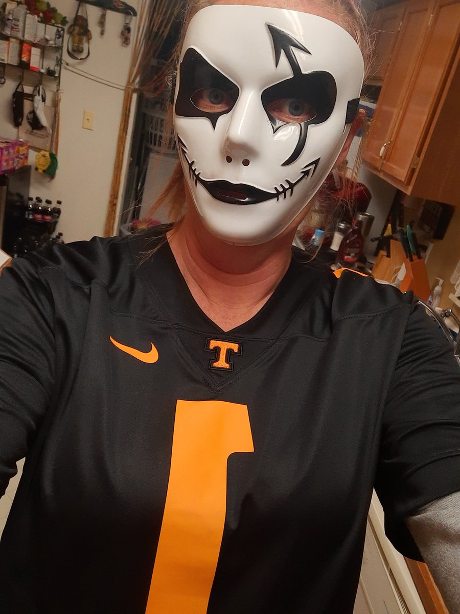 SweetSonya7399's tweet photo. Get your game faces on, it's TIME!
#GoBigOrange #BeatCandy #newprofliepic https://t.co/hZ4WjyE9LT