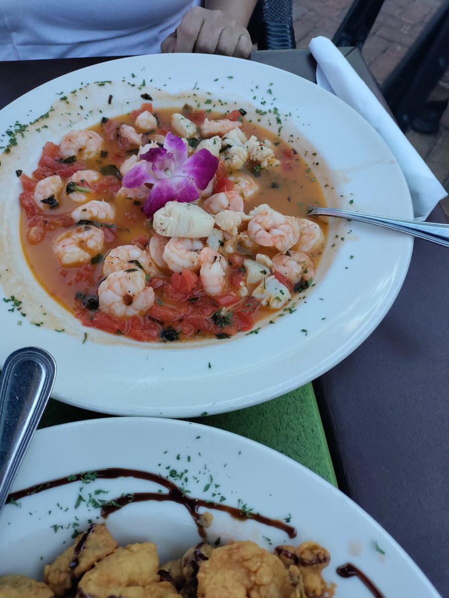 stormrider27's tweet photo. Time for some seafood #waterfood https://t.co/4xRE7XRnZx
