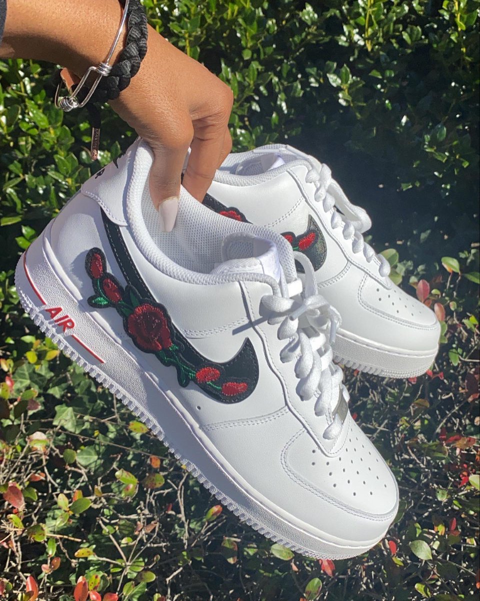 KayyDollaSign's tweet photo. •🌹🌹🌹•
#customshoes #airforce1 #blackart #customforces #smallbusiness #customkicks #ncat #uncg #femaleartist #ncat #ncat21 #ncat22 #ncat23 #ncat24 #ncat25 #aggiepride #aggieapparel instagram: @ kjs.artistry ✨ https://t.co/xDcCXMUhBP