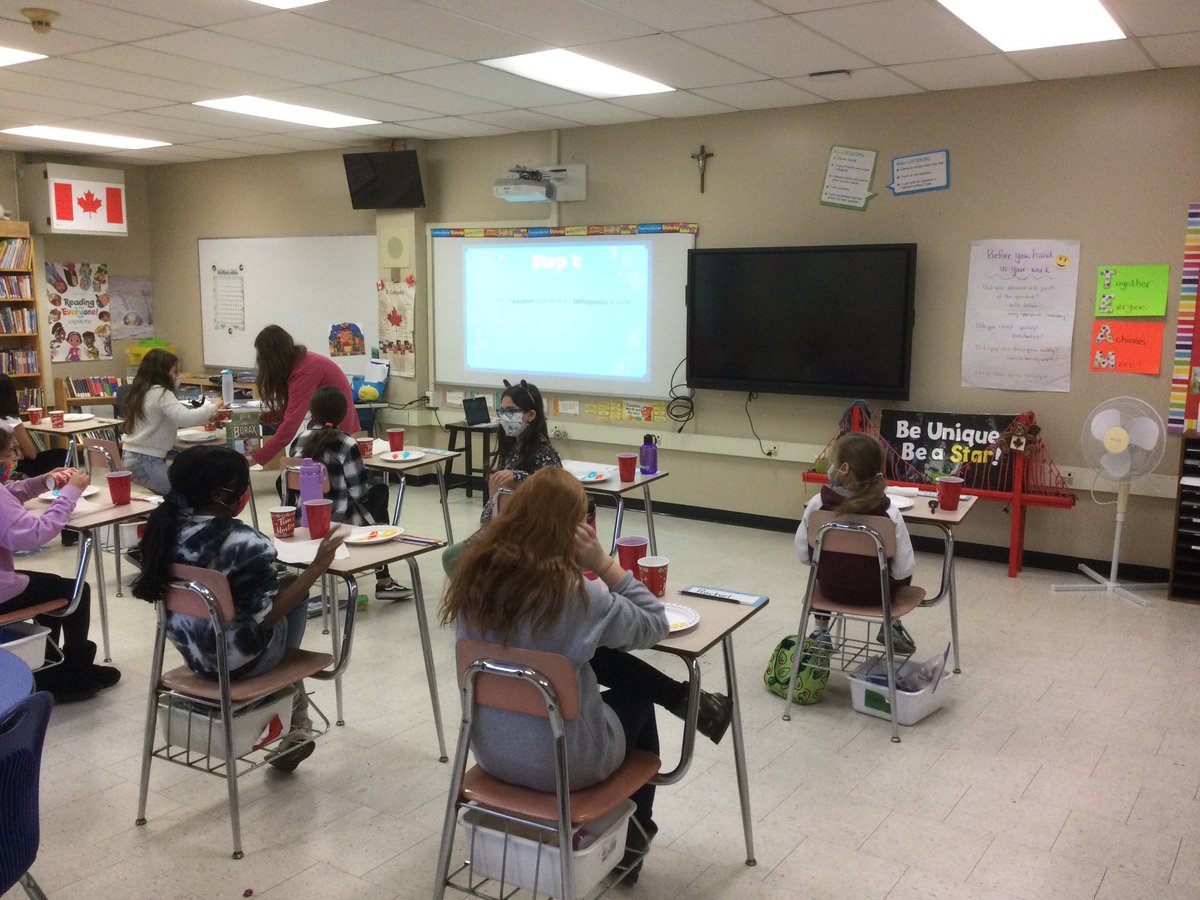 MsMatherHNMCS's tweet photo. Thanks Meredith and @frc7659 @DrKozmaHNMCS for planning the STEM day activity Friday! https://t.co/gHPDtWjy5P