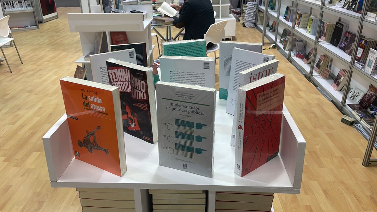 LibrosCIDE's tweet photo. El #CIDE  presente en la #filguadalajara nos encontramos en el stand F13 dentro del stand colectivo de #Altexto

https://t.co/6zk1UGkSUZ

Dudas y comentarios: editorial@cide.edu https://t.co/bnfbjCwgvi