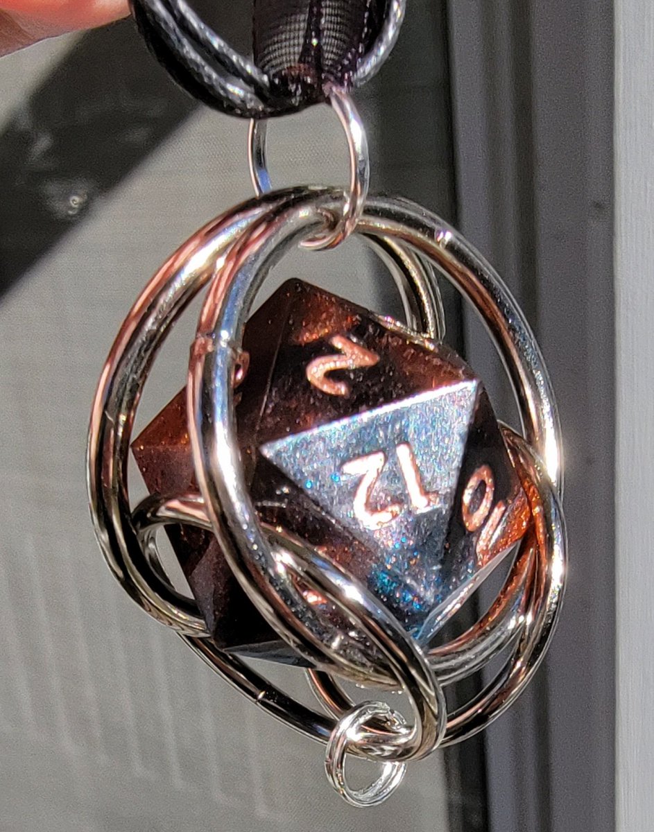 fancywings_'s tweet photo. Back from vacation! I've got these dice cages down, finally :Db

#dice #DnD #handmadedice https://t.co/afaDgGpmD9