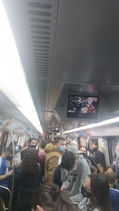 Entonces p&aacute; ir a tomar un caf&eacute;, tengo que presentar el pass. Pero la ligna roja a las 20h y pico... La<a href="/tag/lingerie"class="tags"><span>#lingerie</span></a><a href="/tag/lencer%C3%ADa"class="tags"><span>#lencer&iacute;a</span></a><a href="/tag/barcelona"class="tags"><span>#barcelona</span></a><a href="/tag/boudoir"class="tags"><span>#boudoir</span></a><a href="/tag/catalunya"class="tags"><span>#catalunya</span></a>