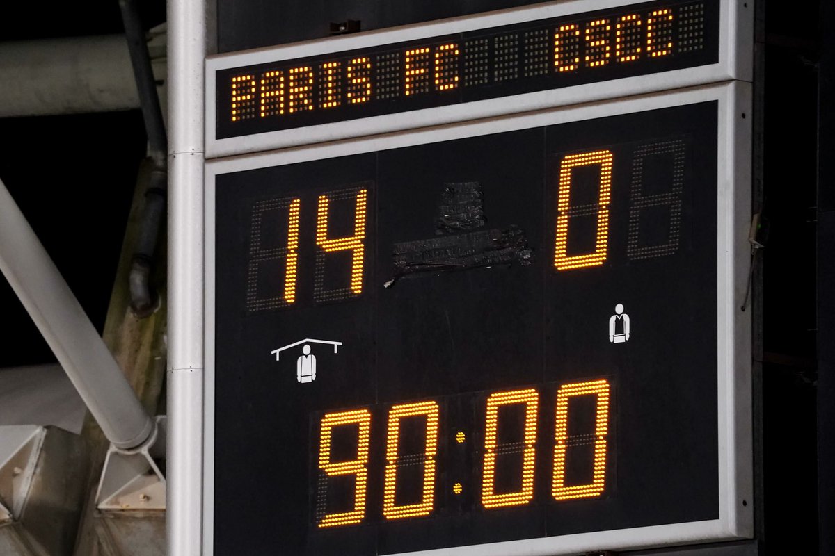 PrunetaLaurent's tweet photo. Un tableau d’affichage historique La plus grosse victoire de l’histoire du @ParisFC . Mais après l’expulsion du gardien de @cscc973 Stéphane Roman (42e) c’est devenu trop facile . @NameMoustapha @LDiabyFadiga9 et @MGuila98 se sont régalés avec un triplé chacun.
#PFCCSCC #ParisFC https://t.co/SclTfRP4CK