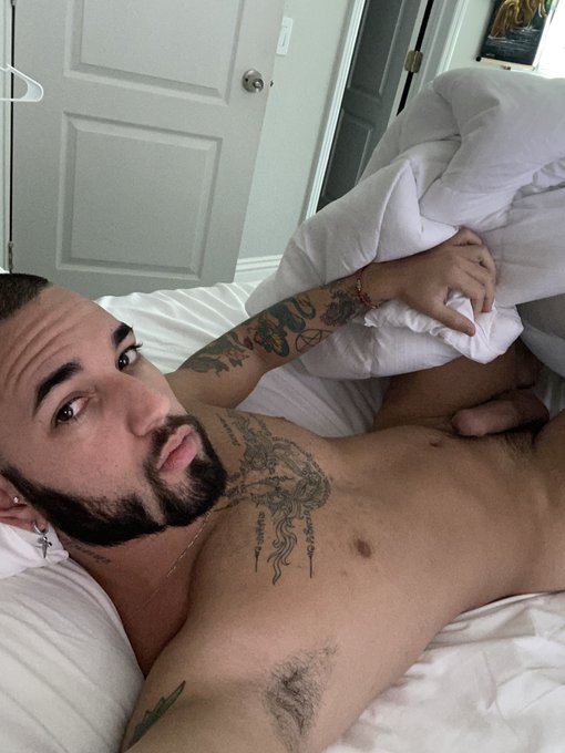 Morning&hellip; wake him up? https://t.co/np2YyMJpjK