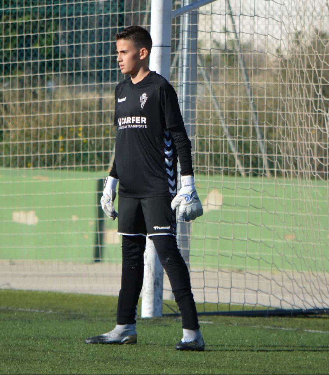 CPglovesES's tweet photo. Nuestros canteranos siguen creciendo y confiando en #CPgloves. #Carrillo portero del #RealMurcia #InfantilAut. Sigue confiando en el modelo #adonis. Seguimos creciendo ⚽️🧤
.
.
.
#josecarrillo
#cpgloves
#adonis
#pro
#gloves https://t.co/ozEM8yHF6N