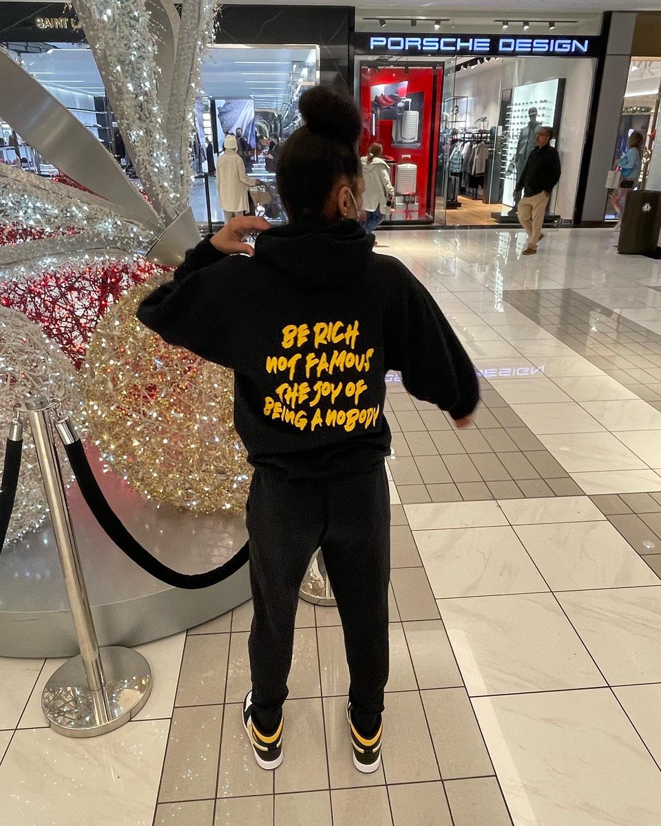 BoyfriendKilla's tweet photo. “Be rich not famous the joy of being a nobody”
Hoodie:$55
Joggers:$40
#RichNobody https://t.co/50PMAdENAe