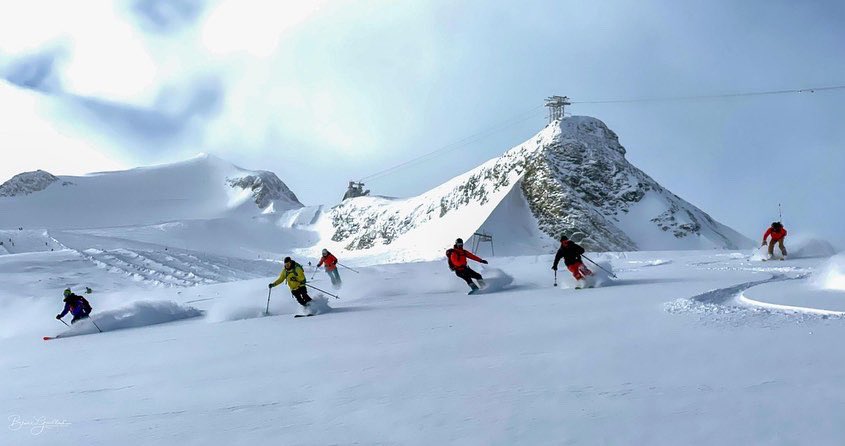 AvalancheGeeks's tweet photo. It’s not all snow science geekery on our avalanche courses. After a facet filled snow pit second day of their Level 2 course, the team opened it up on day three. #partyshred #keepskiingfun #dynastarskis #mammut_uk https://t.co/ryYATVThKg