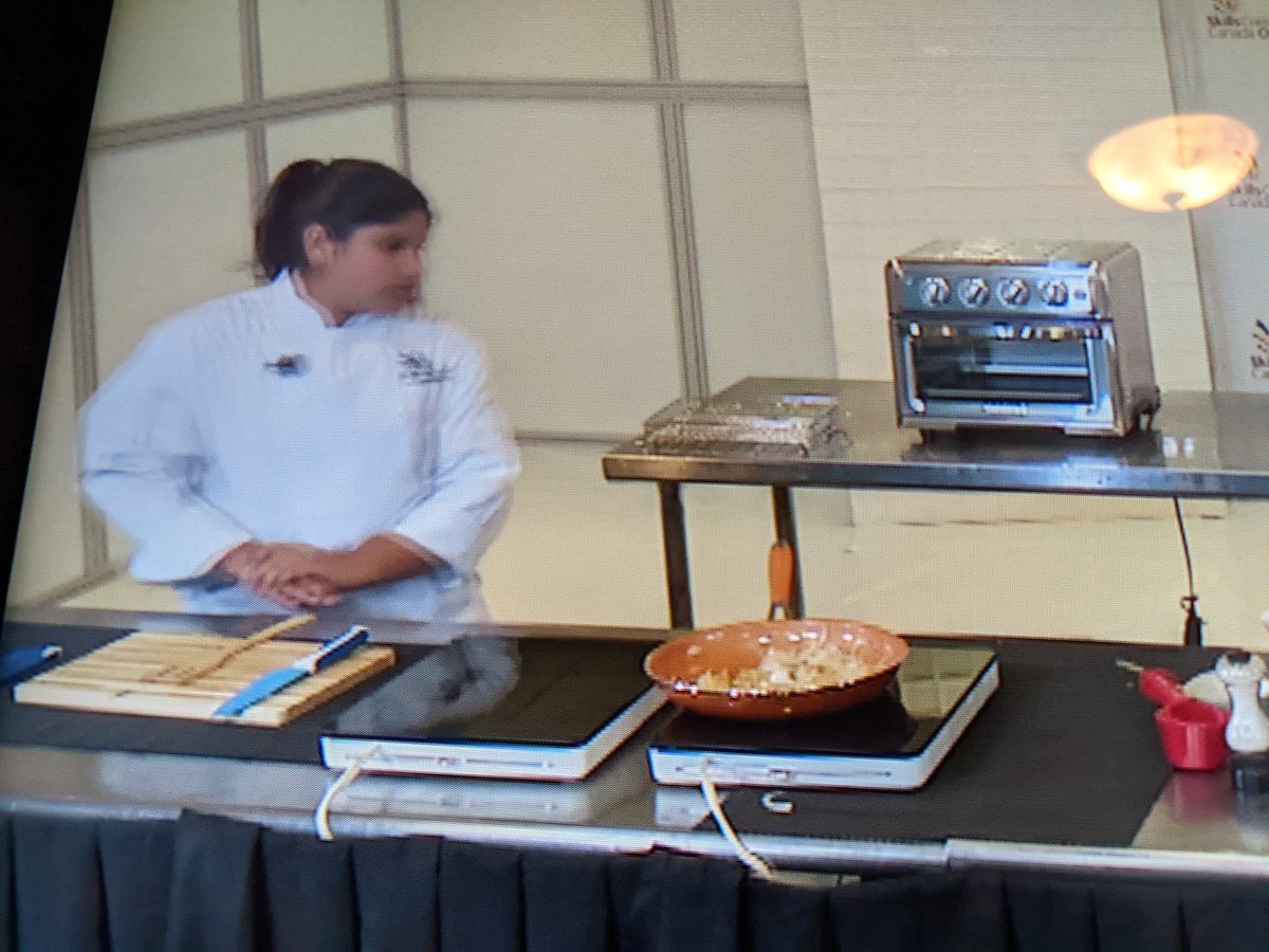 Science_gl's tweet photo. Preparing caramelized onion, by watching the Skills Ontario Cooking Show. @skillsontario #SkillsCookingShow https://t.co/Cmljn2r82A