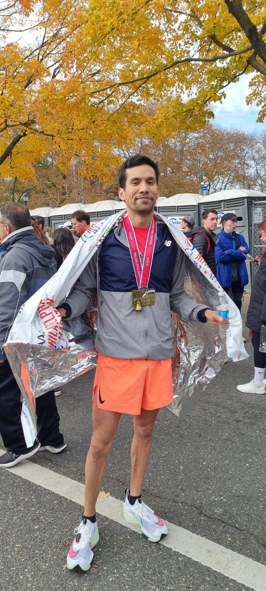 KM42STORE's tweet photo. @vyanezj logró récord personal en la distancia en el @Philly_Marathon el pasado domingo 21. Su tiempo fue de 2:49:46. ¡Felicitaciones Victor! Muy meritorio pues a pesar de la pandemia mantuvo la disciplina de entrenamiento y ganas de competir 👏🏻 https://t.co/5CnS84xhb6