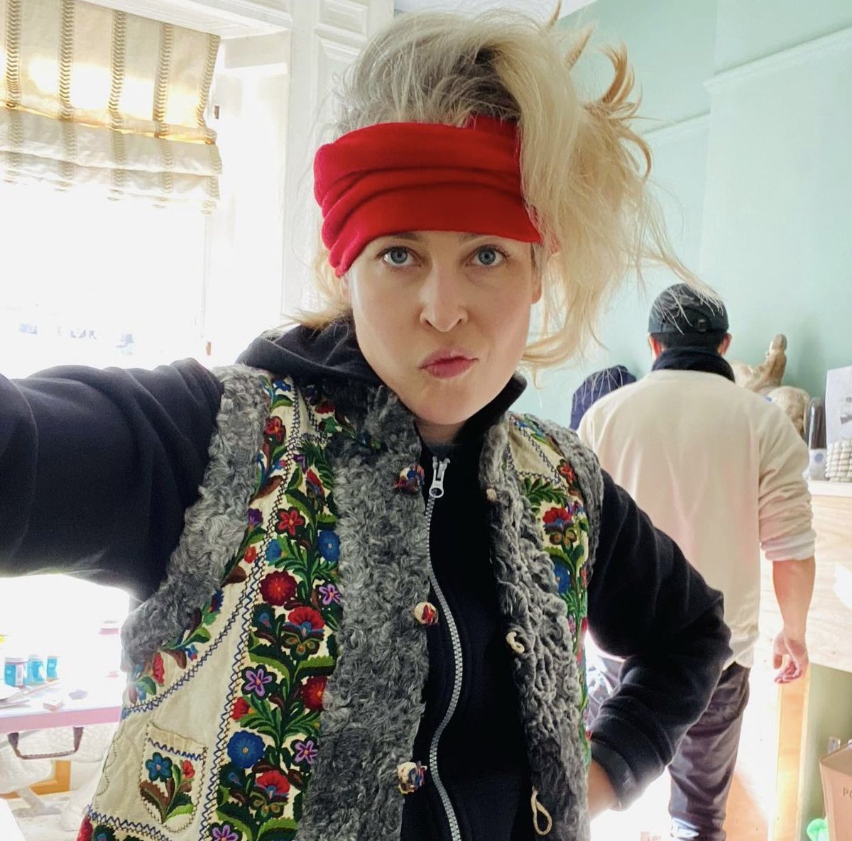 Let’s have a look what is Twitter for artists? My first post. ❤️