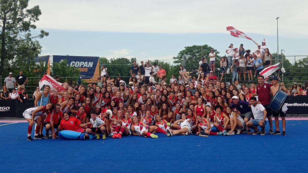 #PlayOff #Damas

🏑 RIVER PLATE SEMIFINALISTA 

Empato 2 a 2 en el partido de vuelta, y con un global de 4 a 3, accedió a las semifinales.
Su rival será @clublomashockey

📸 <a href="/MartuPerez19/">Martina Perez</a>