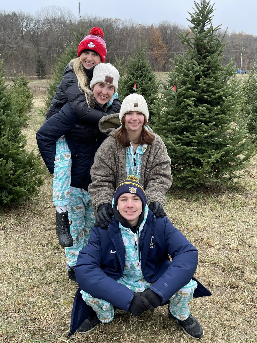 DuanedDuke's tweet photo. Annual family tree cutting dayβ€οΈππ#familytimerocks https://t.co/A2cgpjJPyC