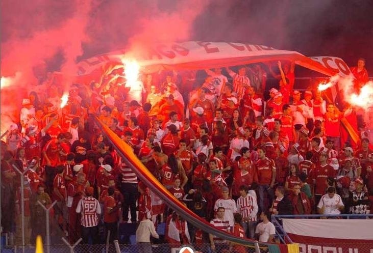 InterMilGraus's tweet photo. COMEÇOU A HORA DA TORCIDA COLORADA... Postem fotos com seus mantos, com tatuagens do Inter, fotos no estádio ou dos seus trapos que vamos repostar tudo. Bora valorizar essa torcida maravilhosa😍
#AQUIEINTER #TORCIDACOLORADA #TORCIDAQUETODOSTEMMEDO https://t.co/LSDmyOlwWp