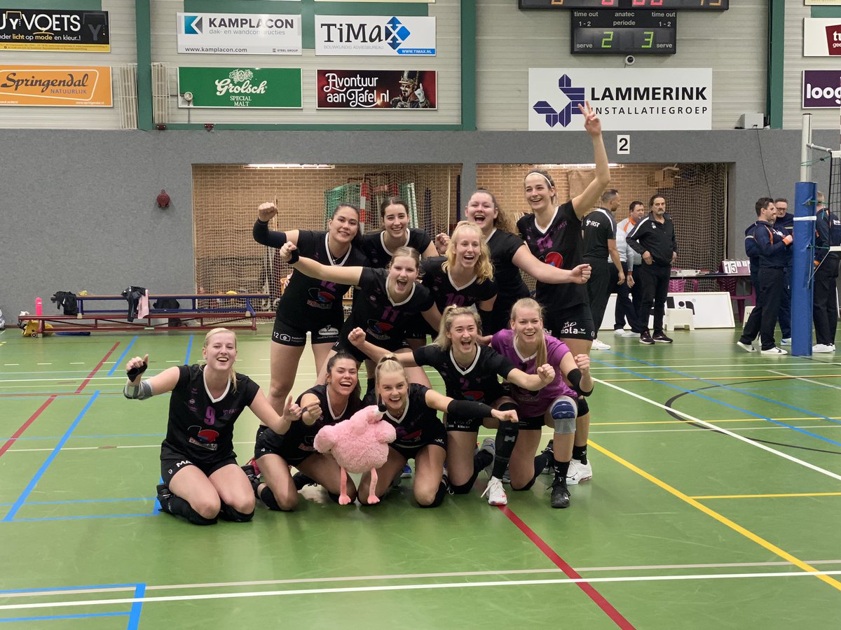 In een spannend gevecht heeft ARBO Rotterdam/FAST de sterkste zenuwen. Setstanden in #ootmarsum 25-15, 19-25, 23-25, 25-17 en 8-15. #eredivisievolleybal
