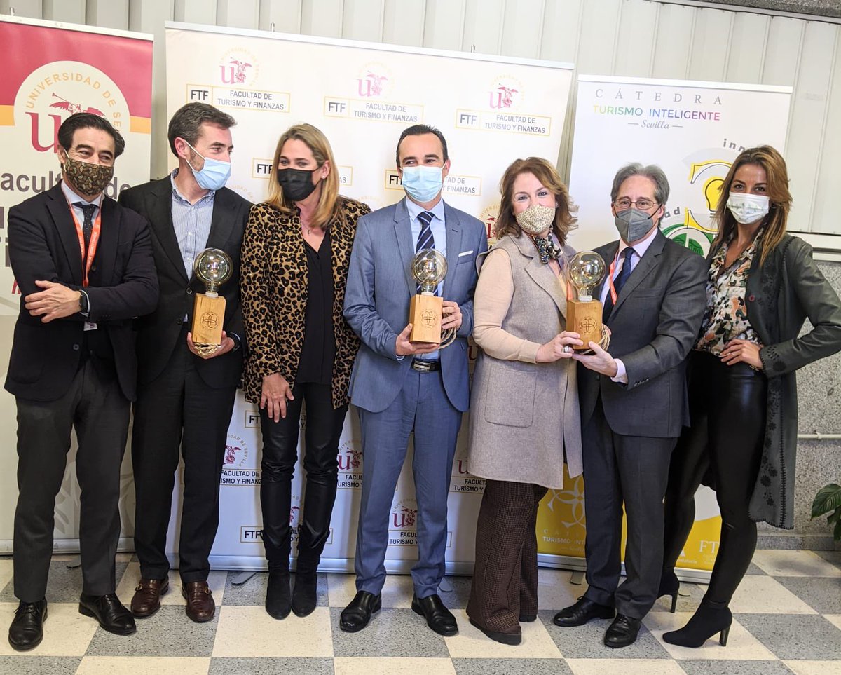 RoblesenSevilla's tweet photo. La @unisevilla en su Cátedra de Turismo Inteligente apoyada por la Consejería de @TurismoAND, nos ha otorgado el premio  Smart Tourism University Awards, reconocimiento por contribuir a la promoción y difusión de la actividad profesional sobre Turismo  Inteligente. Todo Un Honor https://t.co/WMDUWDLXEH