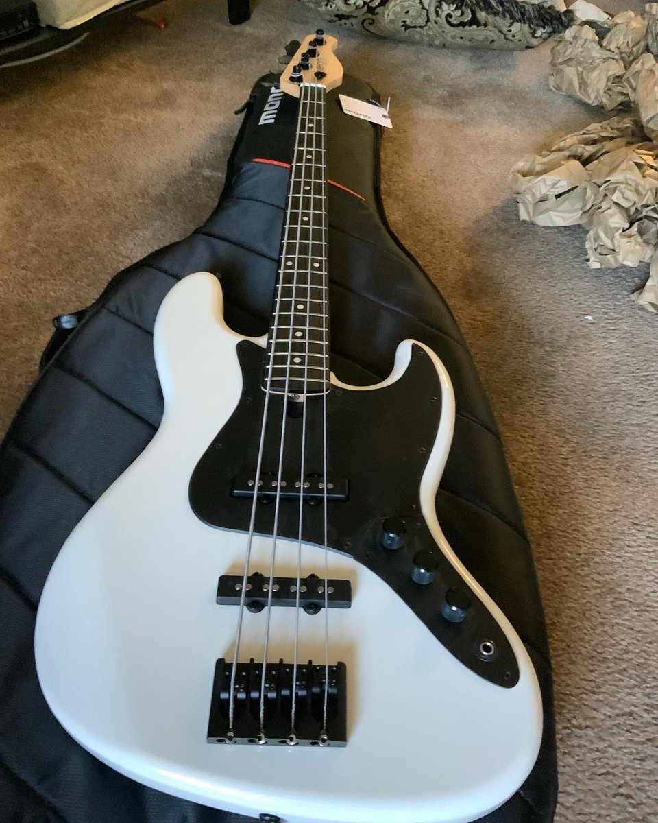 DarrellCBassist's tweet photo. Look at what just showed up! Made by Devon Smullen with #Devonbasses #Devonbass #bassbuilder #bassguitar #bassplayer #guitar #jbass #stormtrooper super cool! https://t.co/7sN43SowmI