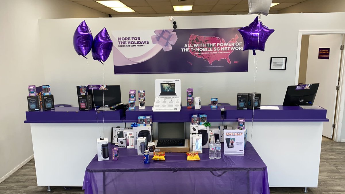 UsaCellular's tweet image. Great Saturday in El Paso! Cellular USA ready for another great day! Together everyone achieves more🙏💥@Ali_Mehdi4 @tripanuj @JohnnellRoberts 💪@NRobles23