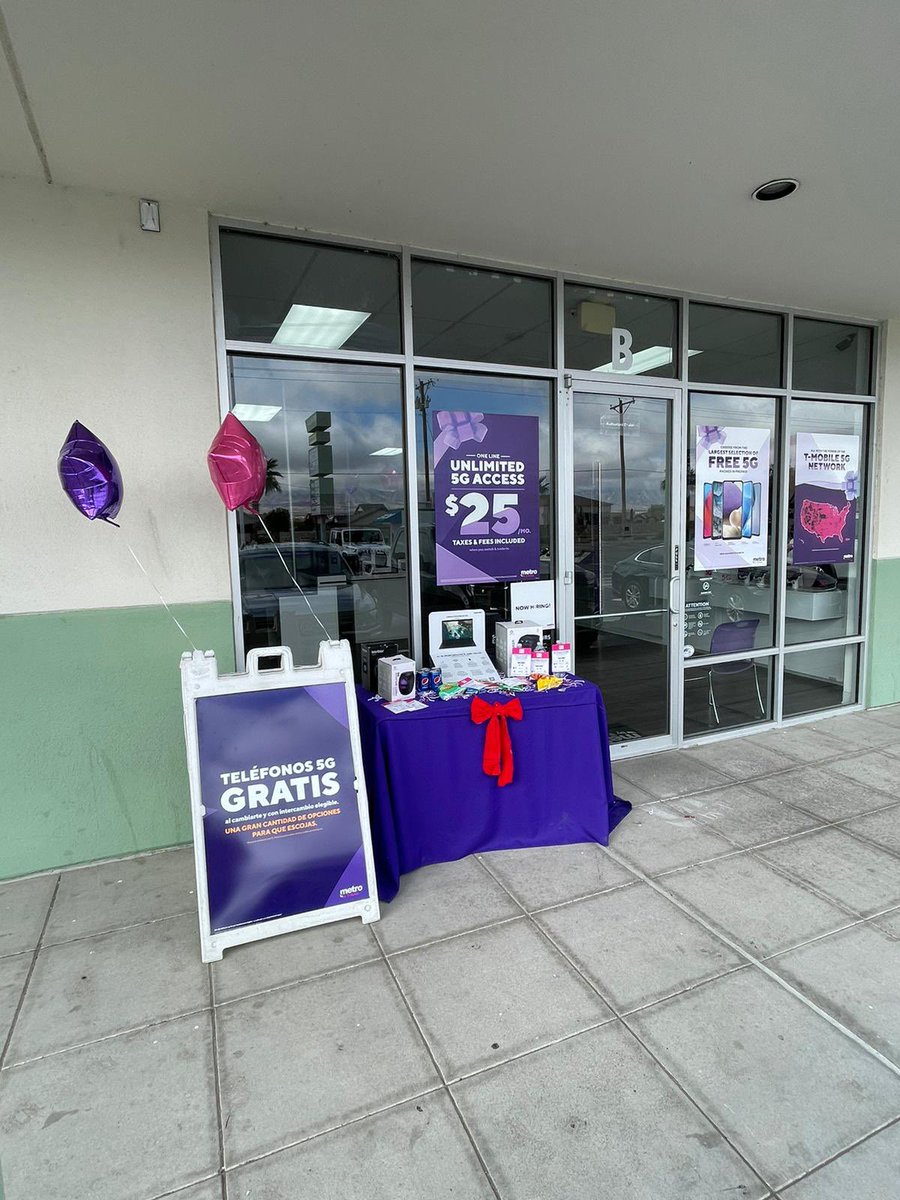 UsaCellular's tweet image. Great Saturday in El Paso! Cellular USA ready for another great day! Together everyone achieves more🙏💥@Ali_Mehdi4 @tripanuj @JohnnellRoberts 💪@NRobles23