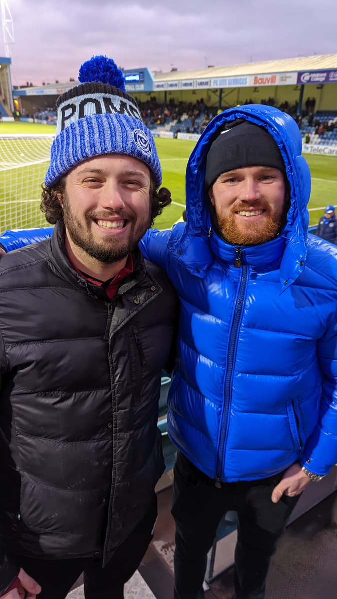 What a game today at GIllingham absolutey freezing but mental at the end. Had the pleasure of speaking to @RyanTunnicliffe most of the game. Class fella ⚽️ told him I can sort his Barnet out soon ⚽️⚽️💙💙