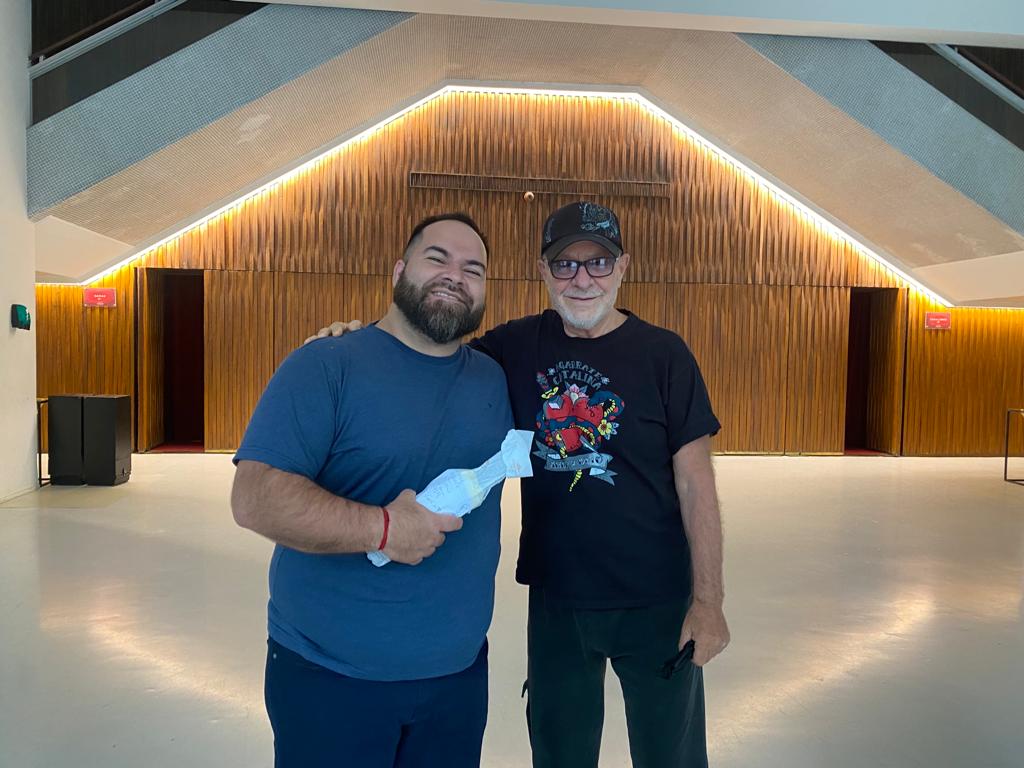 Emoción total con la visita de lujo de este gigante 🙏 Gracias maestro <a href="/GiecoLeon/">Leon Gieco</a> ‼️ 

Ya estamos listos, esta noche de sábado nos vemos en el Teatro Coliseo 🎤 

<a href="/WarnerMusicArg/">Warner Music Argentina 🇦🇷 ⭐⭐⭐</a> <a href="/PFYGProdu/">Por Favor y Gracias</a> <a href="/TicketekAr/">Ticketek Argentina</a> <a href="/teatro_coliseo/">Teatro Coliseo</a>