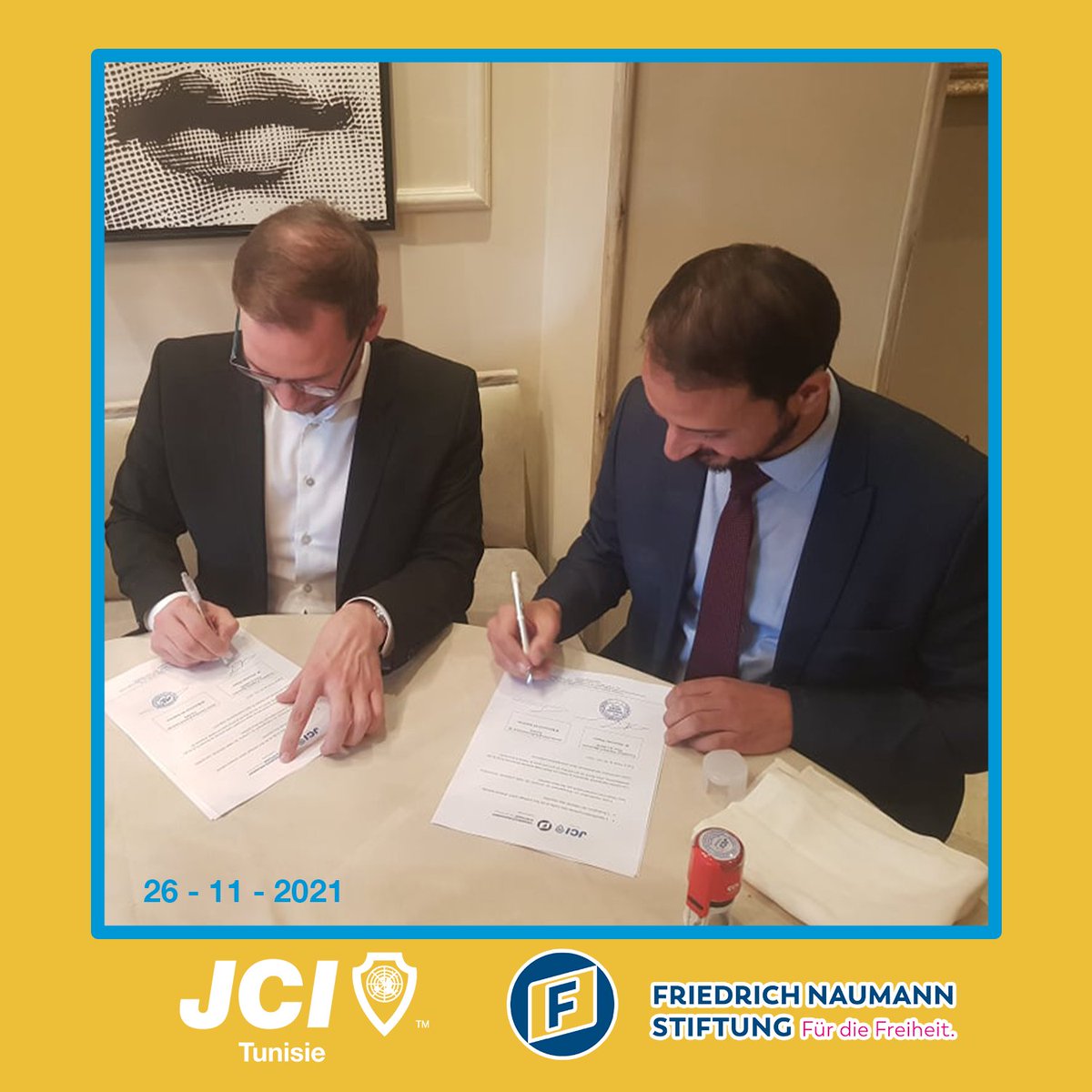 Jci_Tunisia's tweet photo. Lors d'un déjeuner d'affaires avec l'équipe de la Fondation Friedrich Naumann pour la Liberté Tunisie, la Jeune Chambre Economique de Tunisie a signe une convention de partenariat dans le cadre du thème nationale Relance économique post covid-19
#JCET2021
#WORK_TOGETHER
#TUN 🇹🇳 https://t.co/KPqmuaXssg