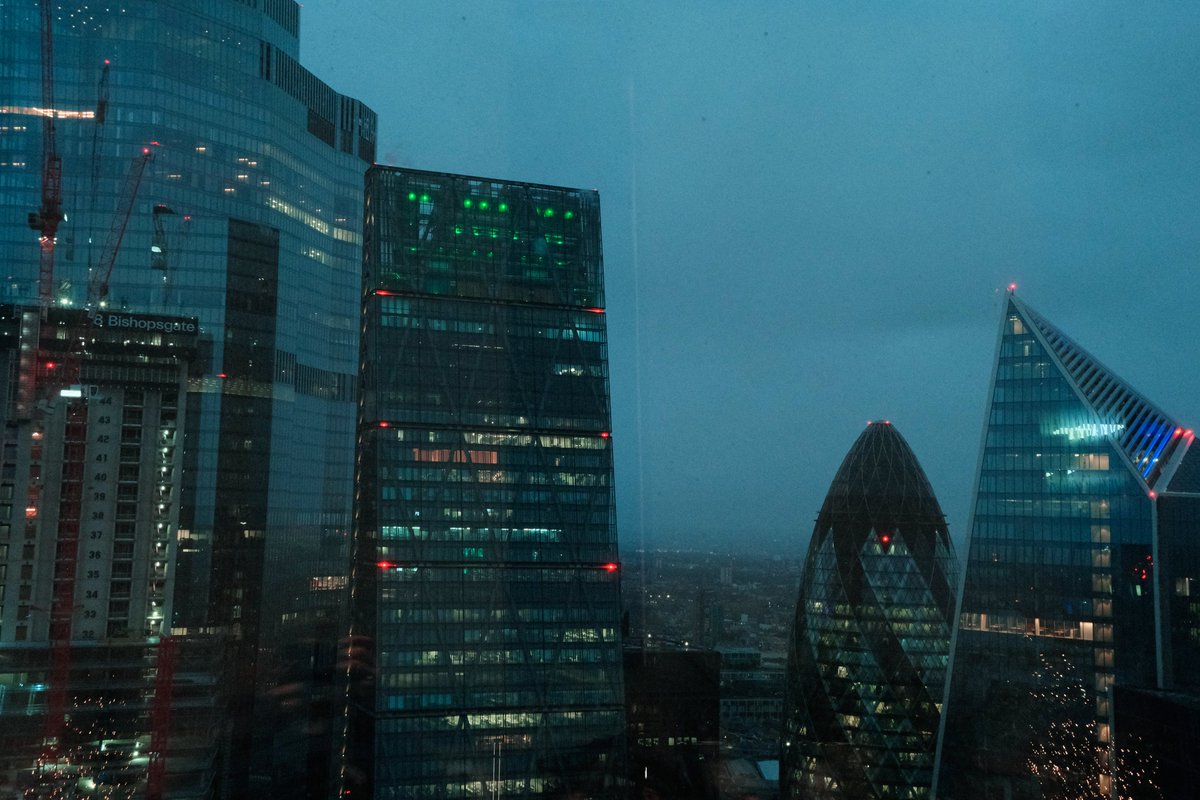aljndrmrc's tweet photo. London at dusk https://t.co/bVRsAgeVwP