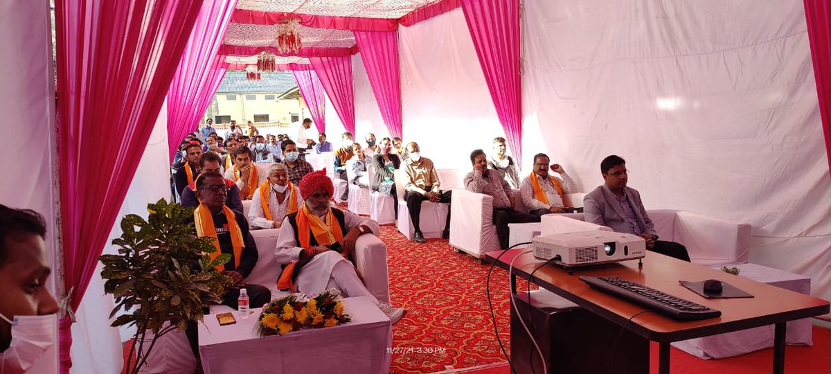 FciUdaipur's tweet photo. मंडल कार्यालय उदयपुर द्वारा आगार उदयपुर में अमृत महात्सव में  आयोजित खाद्य सुरक्षा सप्ताह कार्यक्रम में उदयपुर ग्रामीण विधायक श्री फूल सिंह जी ने खाद्यान लाभार्थी,किसान बंधुओं को सम्बोधित करते हुए ��ोरोना काल में भारतीय खाद्य निगम के कार्यों को सहारना की । https://t.co/3YdY9y1Zwz