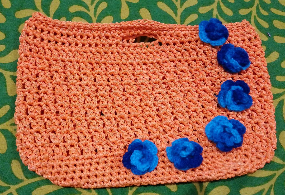 This is the time of the year when I can embrace my love for #crochet. Some #handmade #crochelove made while soaking in the winter sun and long weekends. #crochetbags #crochetgifts #crochetpouches #crochetpotli #MadeWithLove