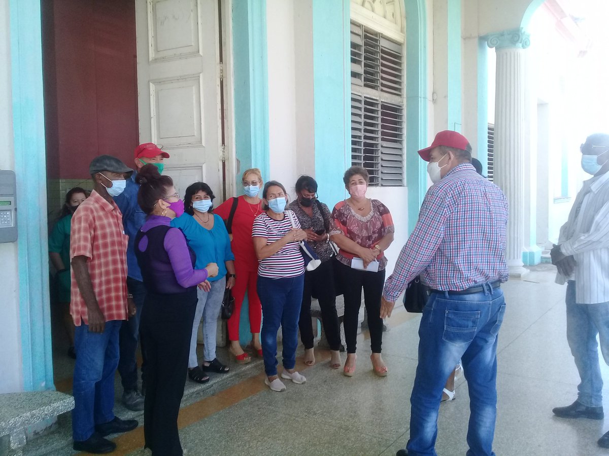 MagdalenaMato's tweet photo. El Gobernador, junto a las autoridades del territorio realiza visita al hogar de ancianos.
#Cuba 
#CubaVive 
#CubaPorLaSalud https://t.co/sJIpGed3bf