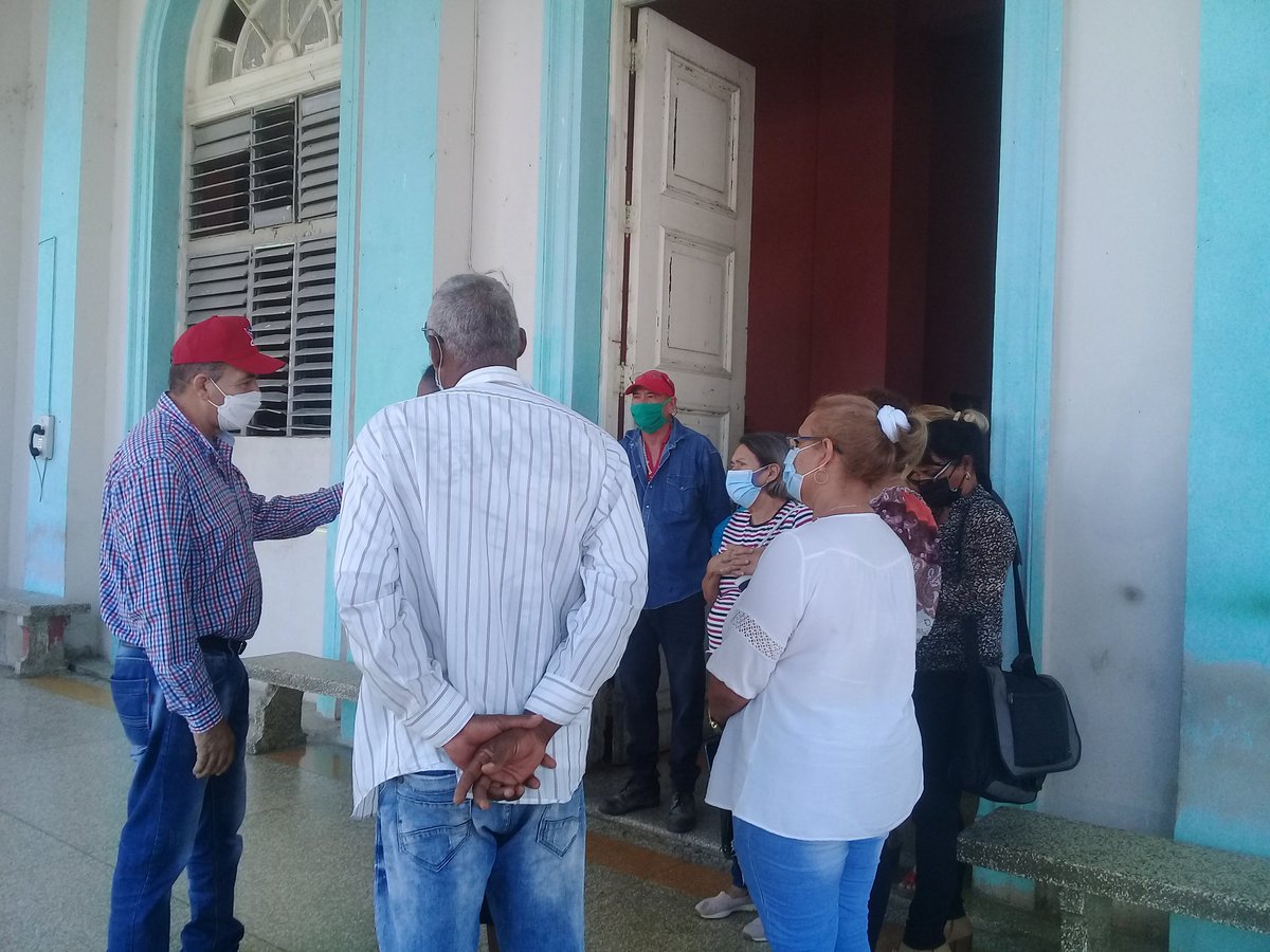 MagdalenaMato's tweet photo. El Gobernador, junto a las autoridades del territorio realiza visita al hogar de ancianos.
#Cuba 
#CubaVive 
#CubaPorLaSalud https://t.co/sJIpGed3bf