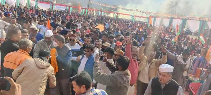 INCUttarakhand's tweet photo. प्रदेश अध्यक्ष श्री @UKGaneshGodiyal जी, पूर्व मुख्यमंत्री श्री @harishrawatcmuk जी ने गत दिवस विधानसभा यमकेश्वर के डांडामंडी में आयोजित जनसभा में प्रतिभाग किया, कार्यक्रम में कई युवा साथियों ने कांग्रेस पार्टी की सदस्यता ग्रहण की। https://t.co/OF0xfq27yy