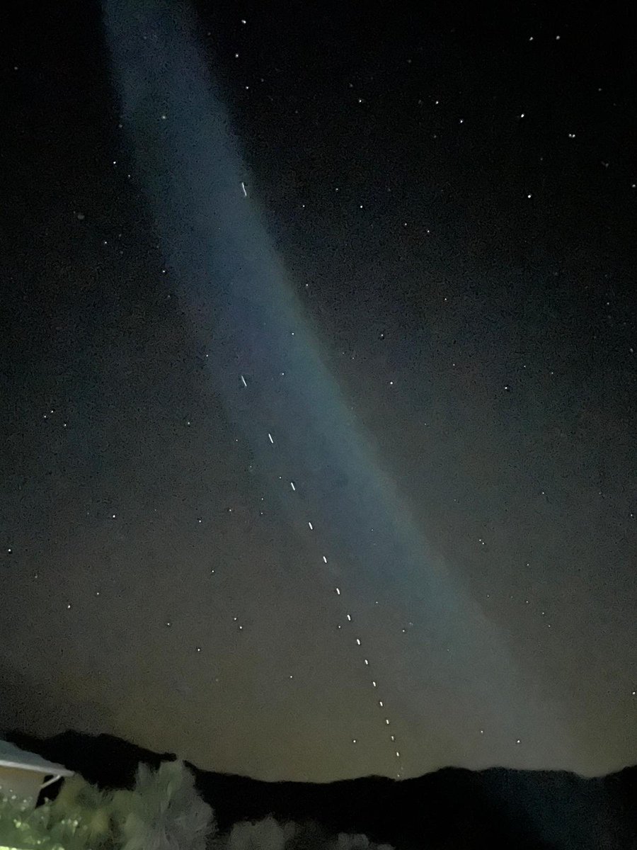 reddeemergencia's tweet photo. Esta noche cerca de las 23:15hrs Tren de Satélites de #Starlink sorprendió a varias localidades de Ñuble y Bio Bio.    cc @biobio @Cooperativa @adnradiochile https://t.co/AQB2CnR1Xo