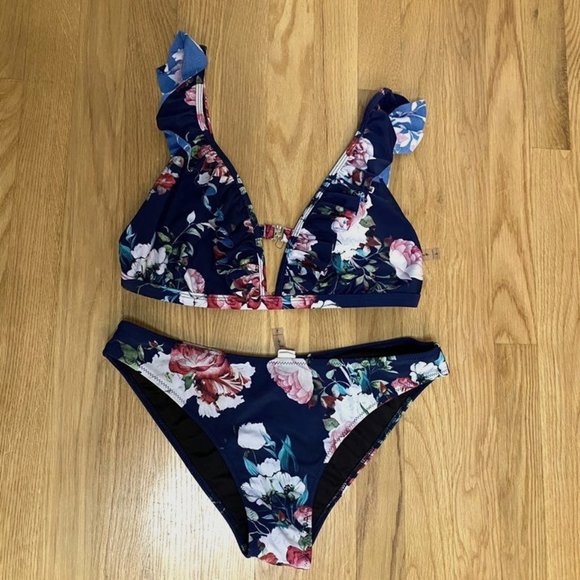 CrystalOlsson6's tweet photo. So good I had to share! Check out all the items I'm loving on @Poshmarkapp #poshmark #fashion #style #shopmycloset #truereligion #cupshe #coach: https://t.co/bV8MkzewSn https://t.co/laFzuEjlOS