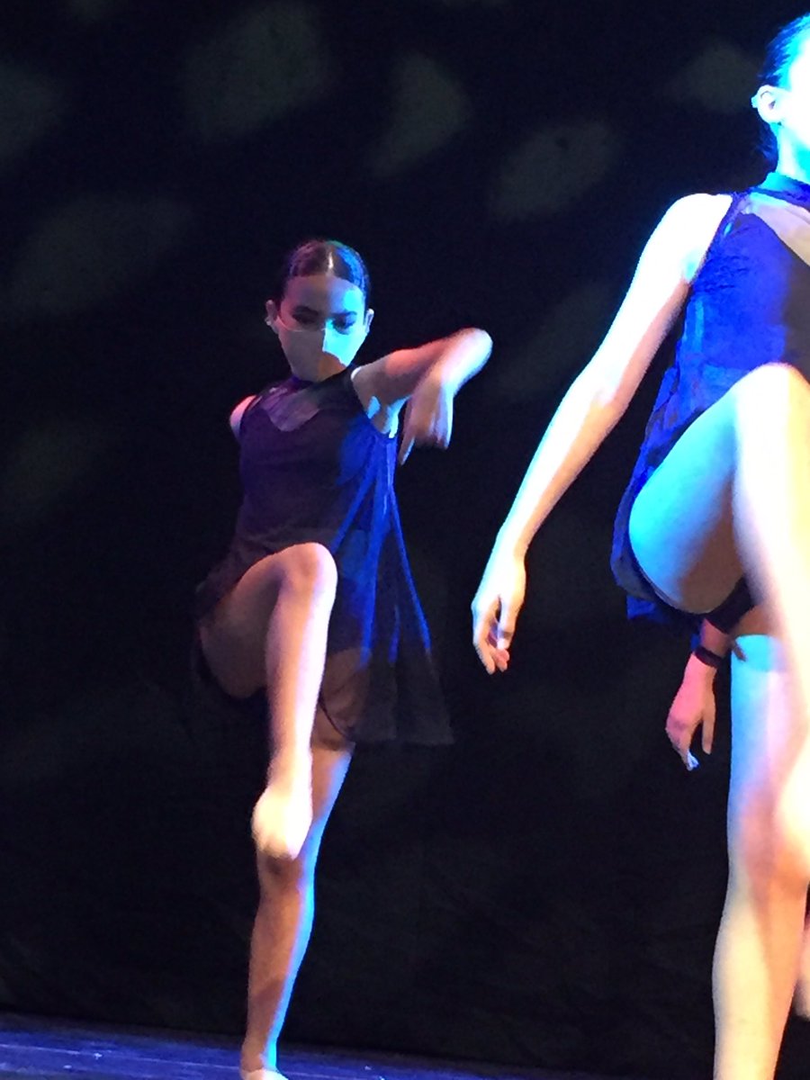 bcsarmiento's tweet photo. Me voy a dormir con el ❤️hinchado de orgullo, amor y felicidad.... desde que era chiquitita, #miprincess quería bailar en puntas y hoy, finalmente llegó el día!!! La primera presentación oficial #enpuntas #ballet #BalletAcademy #bailandodesdelos3 #teamoprincess https://t.co/EoXaauRM9I