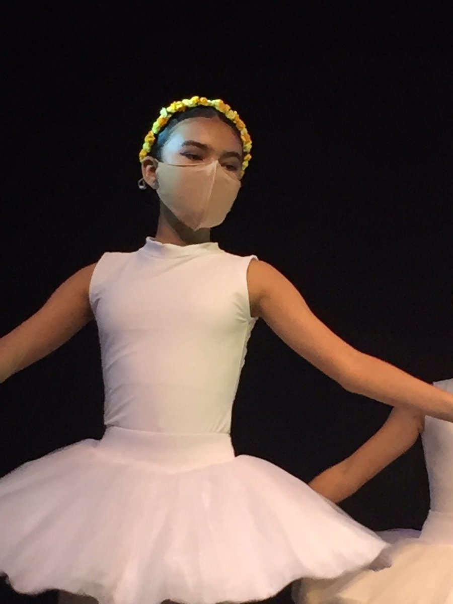 bcsarmiento's tweet photo. Me voy a dormir con el ❤️hinchado de orgullo, amor y felicidad.... desde que era chiquitita, #miprincess quería bailar en puntas y hoy, finalmente llegó el día!!! La primera presentación oficial #enpuntas #ballet #BalletAcademy #bailandodesdelos3 #teamoprincess https://t.co/EoXaauRM9I